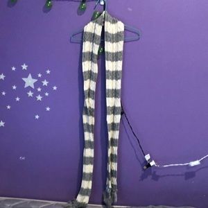 Sold Aerie White and Grey scarf